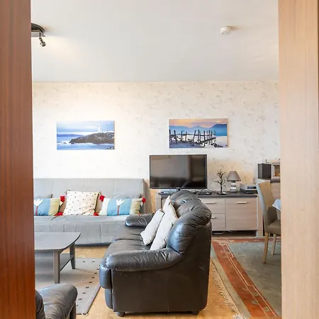 On The First Floor With Sea View شقة *