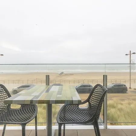 On The First Floor With Sea View *