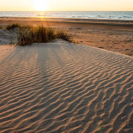 On The First Floor With Sea View شقة *